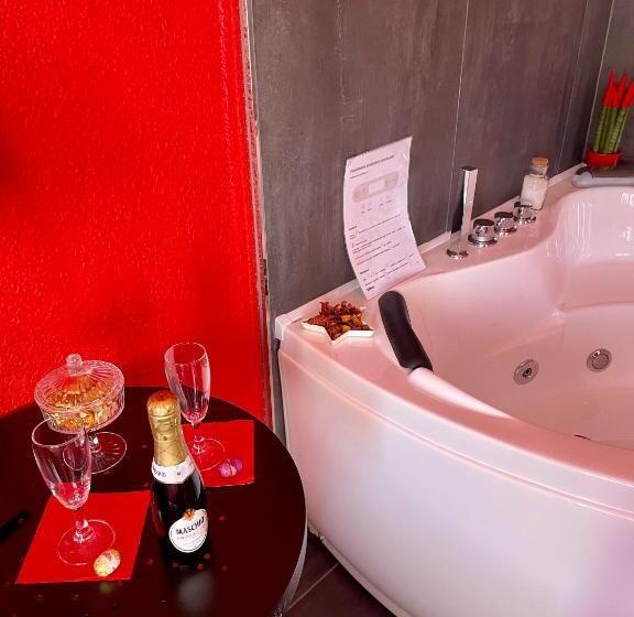 标准间带漩涡浴缸, Villa Gaia   Luxury Villa, Pool & Wellness Rooms