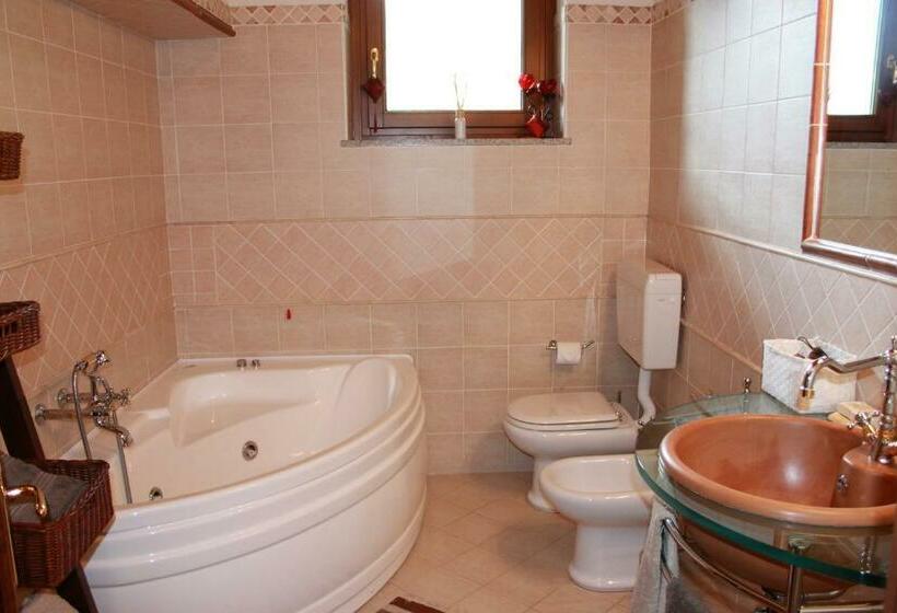 חדר סטנדרט עם ג'קוזי, Villetta Nembra