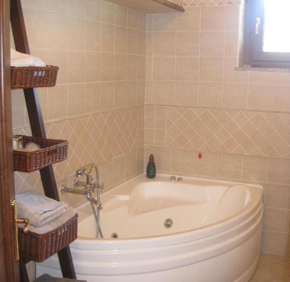 חדר סטנדרט עם ג'קוזי, Villetta Nembra