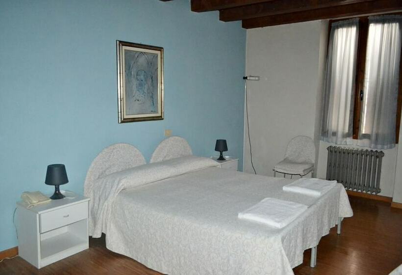 غرفة قياسية ثلاثية, Al Caminetto