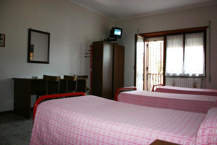 标准三人间, Albergo Anna