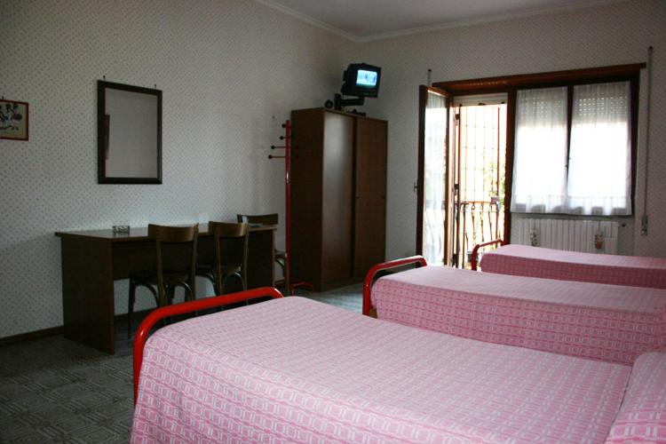 标准三人间, Albergo Anna