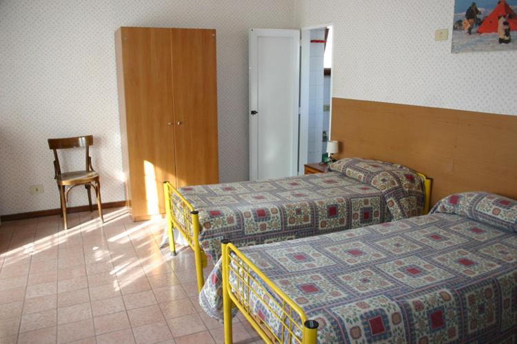 标准三人间, Albergo Anna