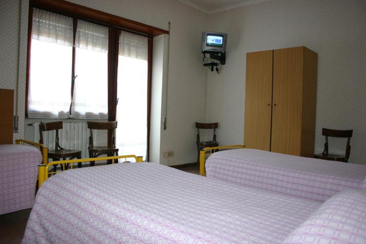 标准三人间, Albergo Anna