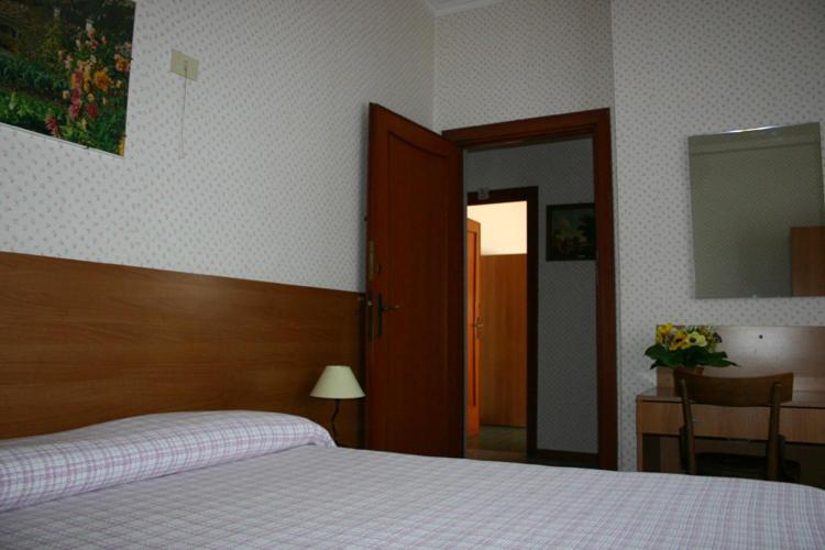 带共用浴室的标准房间, Albergo Anna