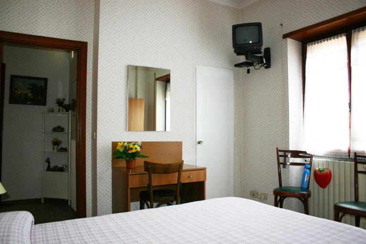 带共用浴室的标准房间, Albergo Anna