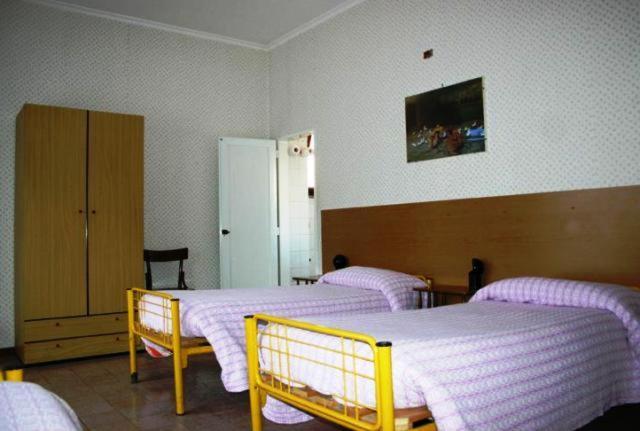 バスルーム共有のトリプルスタンダード, Albergo Anna