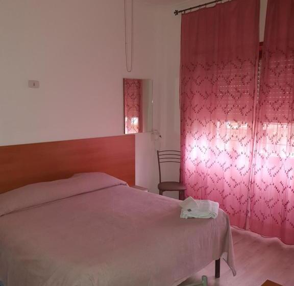 标准三人间共用浴室, Albergo Anna