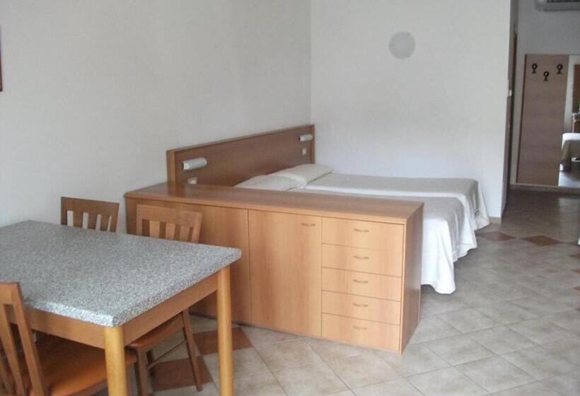 Студио Стандарт с Террасой, Albergo Breglia