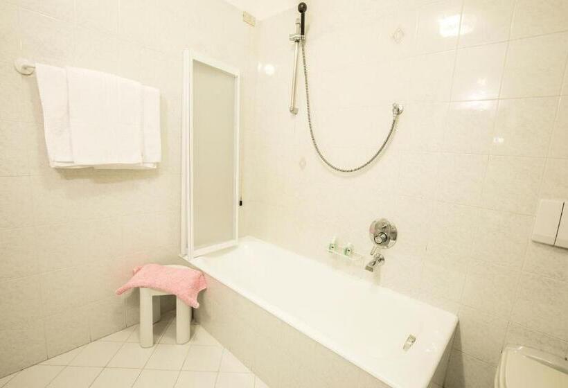 Family Connecting Room, Albergo K2
