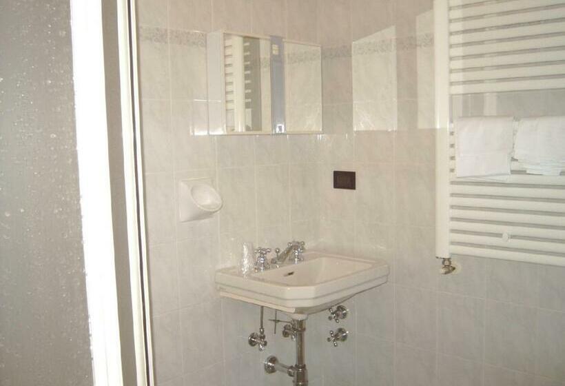 חדר סטנדרט לארבעה, Albergo Tirolo