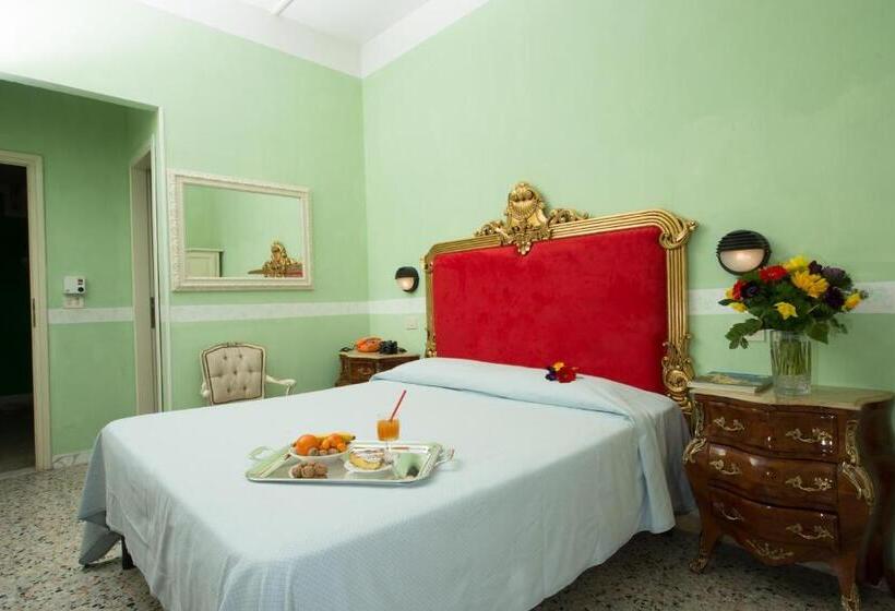 Habitación Estándar Vista Mar con Balcón, Biagiotti