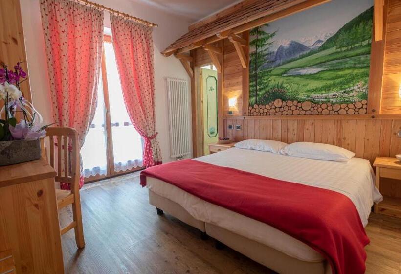 חדר סופריור, Cova