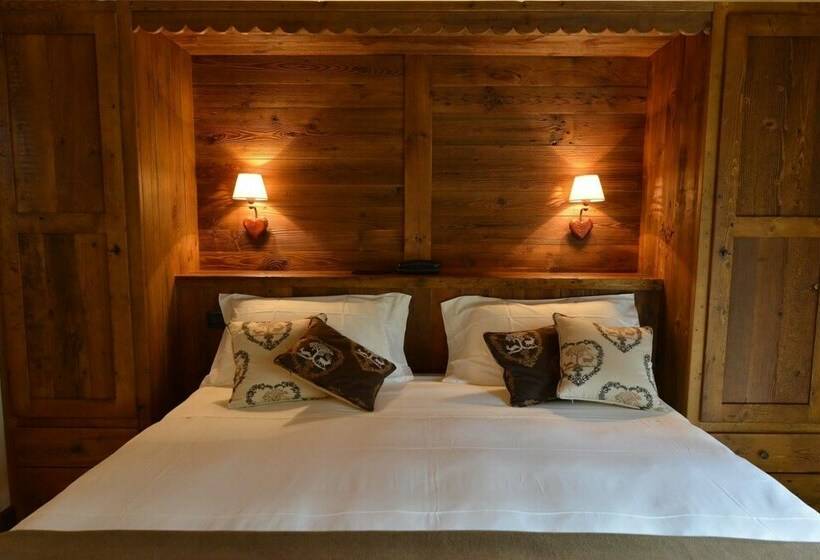 جناح جونيور, De La Tor