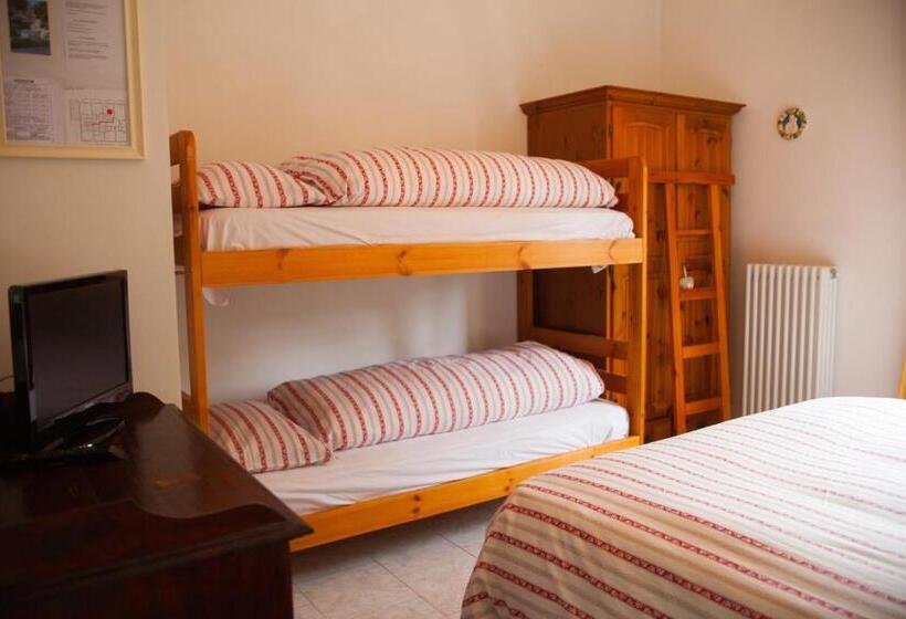 Четырехместный Номер Стандарт, Gabriella