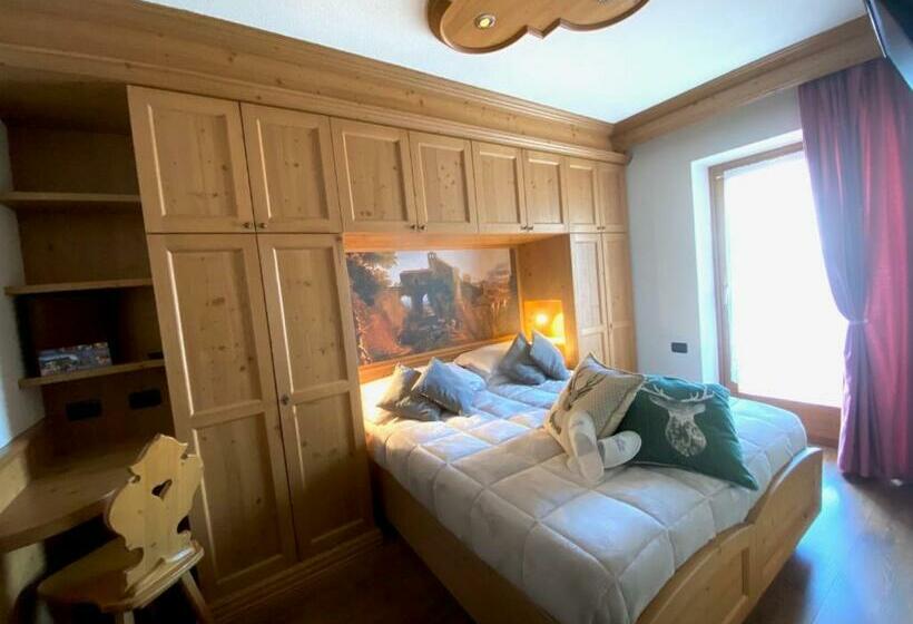 غرفة قياسية مطلة على الجبل, Laurino