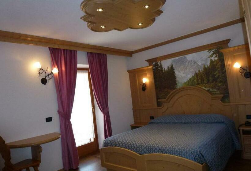 غرفة عائلية مطلّة علي الجبل, Laurino