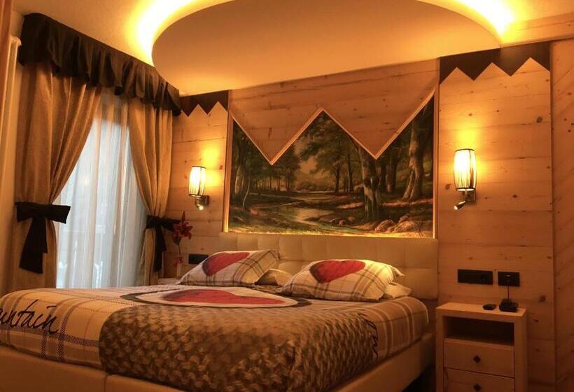 جناح جونيور عائلى, Laurino