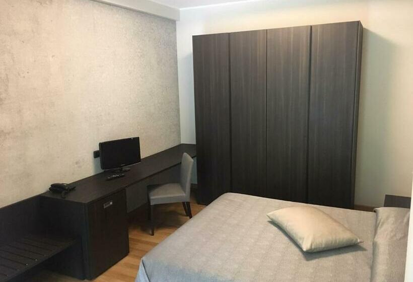 غرفة قياسية ثلاثية, Maloia