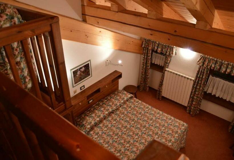 חדר משפחתי, Petit Giles