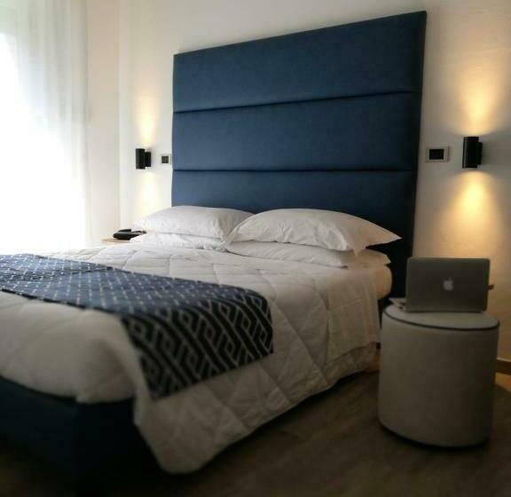 غرفة قياسية مزوَّدة بشُرفة, Rombino