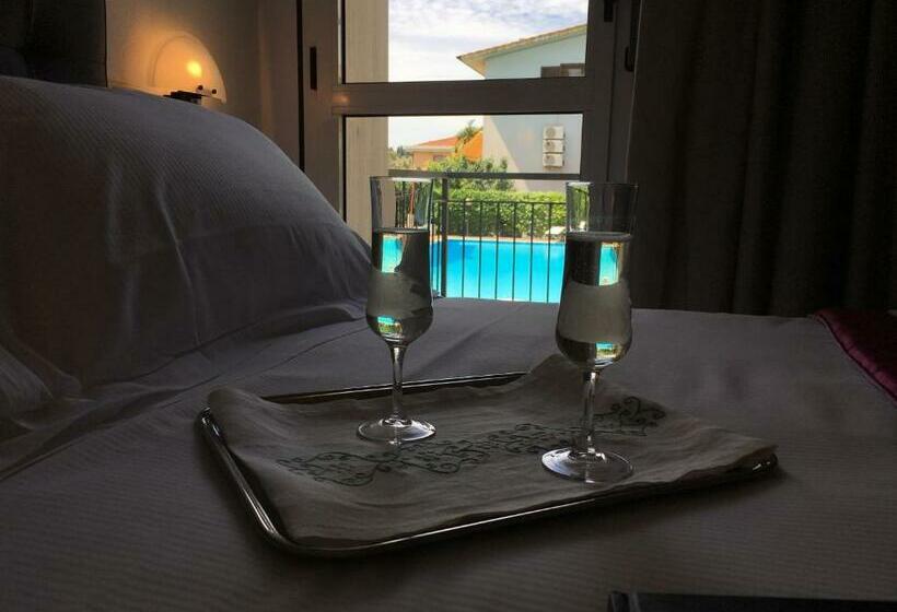 غرفة قياسية مزوَّدة بشُرفة, Rombino