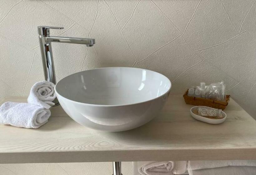 غرفة كومفورت, Rombino