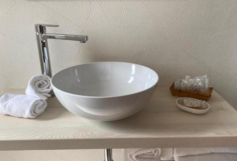 غرفة سوبيريور, Rombino