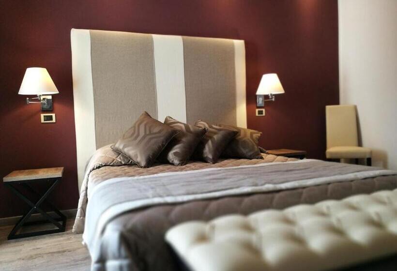 غرفة ديلوكس, Rombino