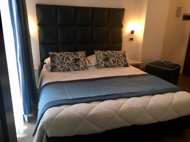 غرفة قياسية, Rombino