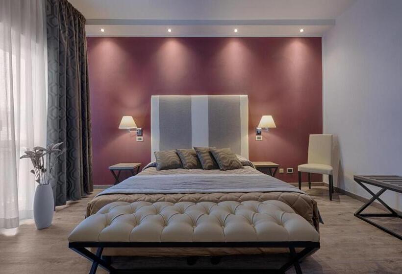 غرفة ديلوكس, Rombino