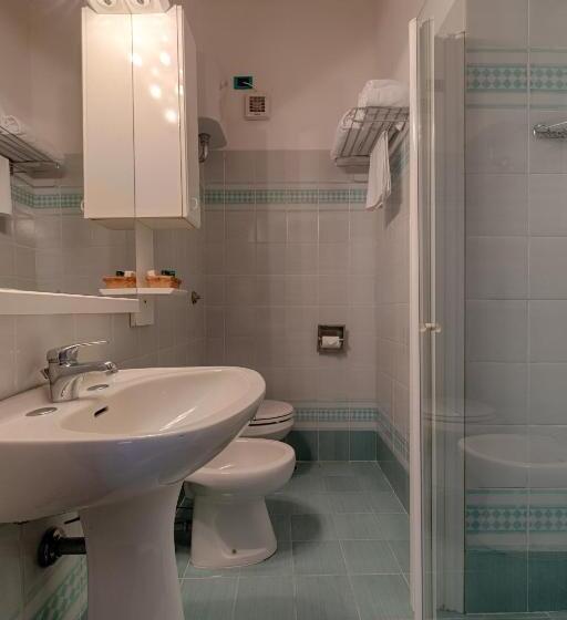 غرفة قياسية, Rombino