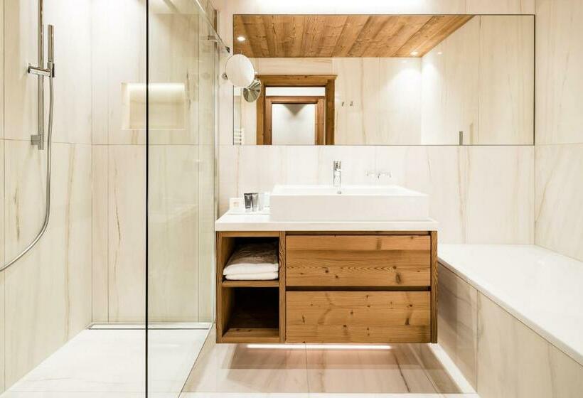 Quarto Deluxe Cama King, Savoy Dolomites Luxury & Spa