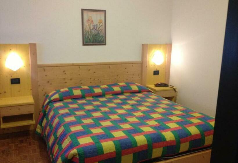 标准间带山景, Zeni