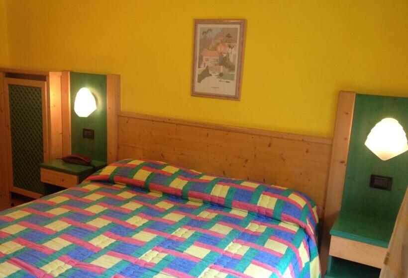 标准间带山景, Zeni