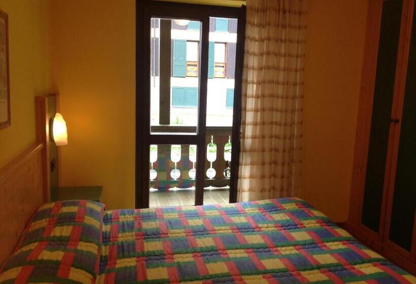 标准间带山景, Zeni