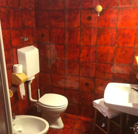 标准间带山景, Zeni