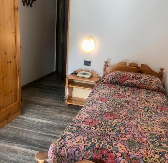 标准单人间, Zeni