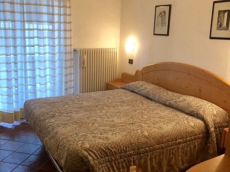 标准间带山景, Zeni