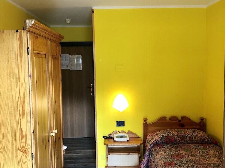 标准单人间, Zeni