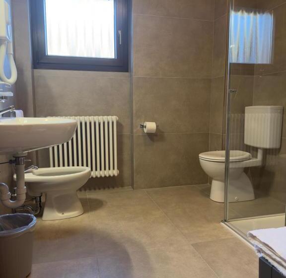 标准间带山景, Zeni