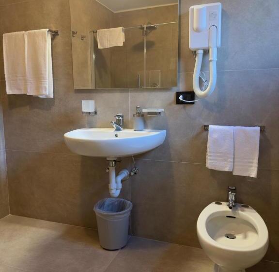 标准间带山景, Zeni