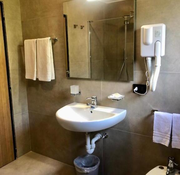 标准间带山景, Zeni