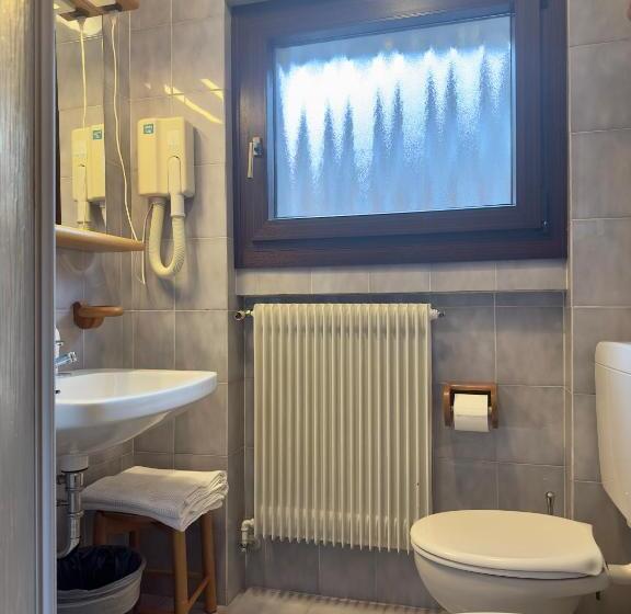 标准间带山景, Zeni