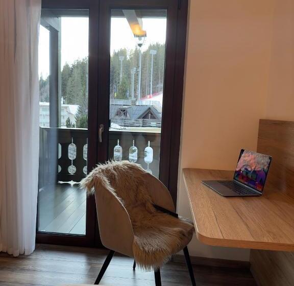 标准单人间, Zeni