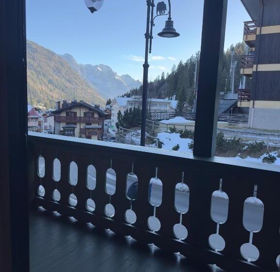 标准间带山景, Zeni