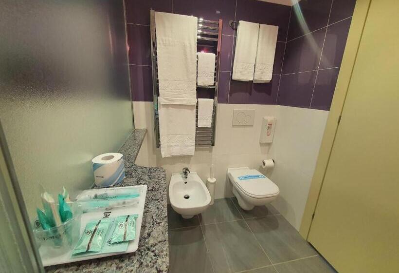 스탠다드 트리플 룸, Motel 2