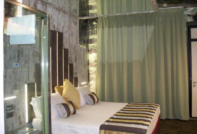 جناح مزود بجاكوزى, Motel 2
