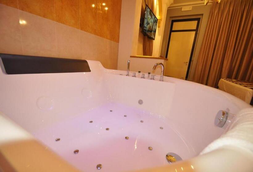 자쿠지 스위트, Motel 2