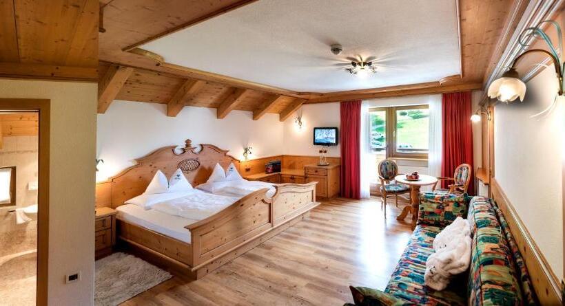 غرفة قياسية رباعية, Wellness Hotel Gran Risas